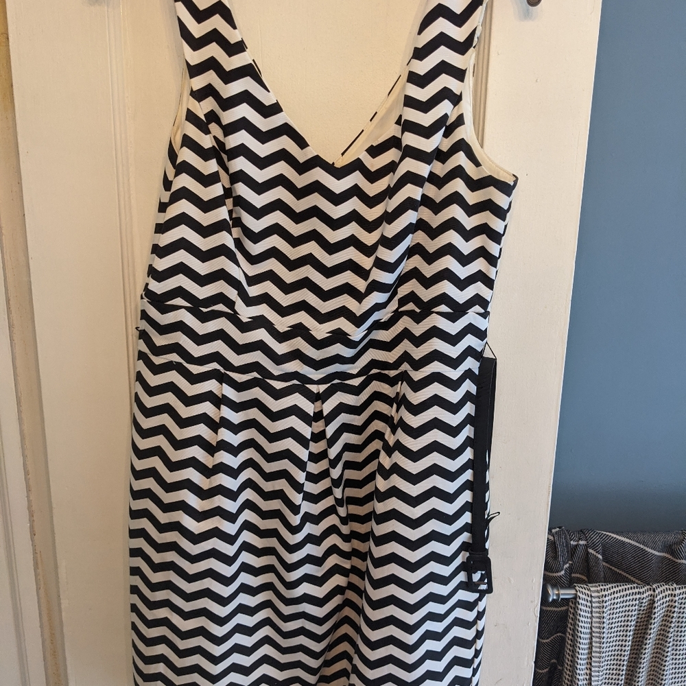 Chevron White House Black Market Dress with Pocket